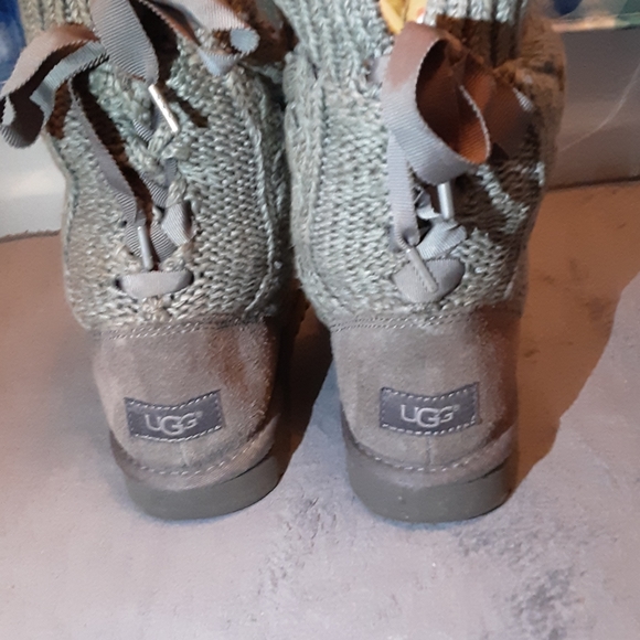 UGG Bundle - Picture 2 of 6